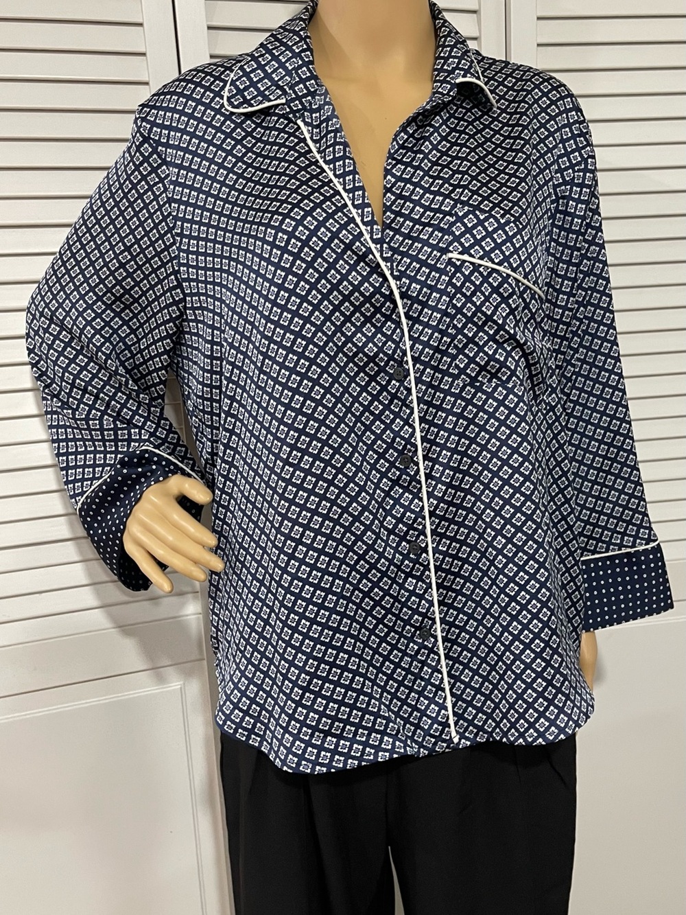 GAP Navy and White Geometric Button-Down